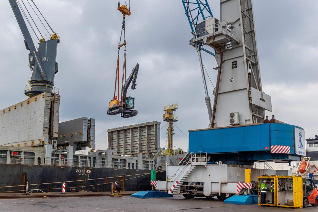Worldwide possibilities of project cargo at Steinweg: Rotterdam.